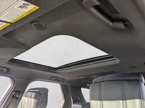 Used 2024 Land Rover Discovery Metropolitan Edition image 16