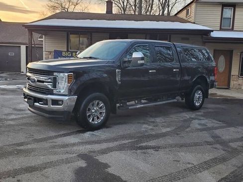 Used 2018 Ford F350 XLT image 2
