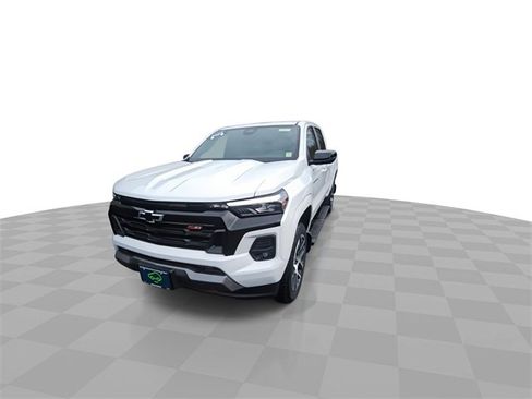 Used 2024 Chevrolet Colorado Z71 w/ Z71 Convenience Package 2 image 3