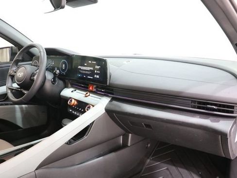 Used 2026 Hyundai Elantra Limited FWD image 16