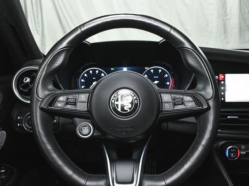Used 2024 Alfa Romeo Giulia Ti AWD/4WD image 31
