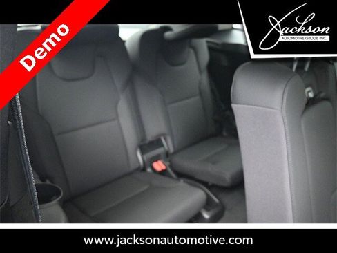 New 2025 Volvo XC90 B5 Core w/ Protection Package image 25