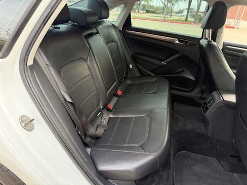 Used 2017 Volkswagen Passat 1.8T SE image 12