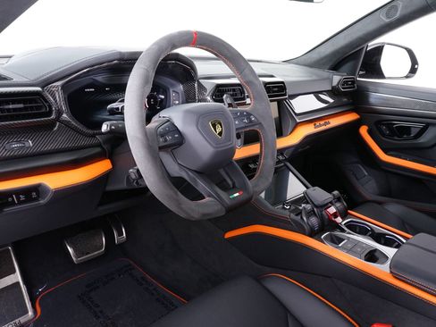 Used 2025 Lamborghini Urus Performante AWD/4WD image 4