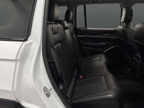 Used 2022 Jeep Grand Cherokee Limited AWD/4WD image 25