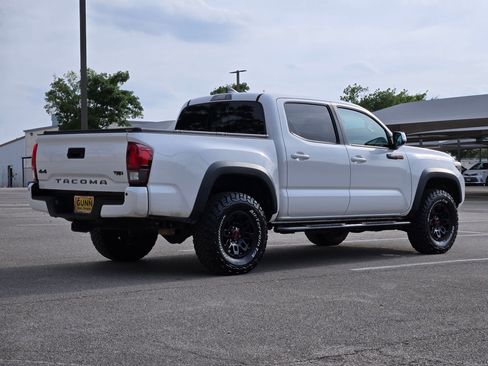 Used 2019 Toyota Tacoma TRD Off-Road w/ Technology Package image 3