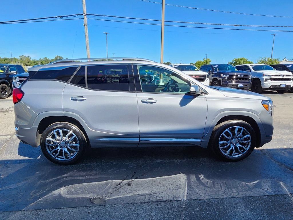 Used 2024 GMC Terrain Denali w/ Denali Premium Package AWD/4WD image 6