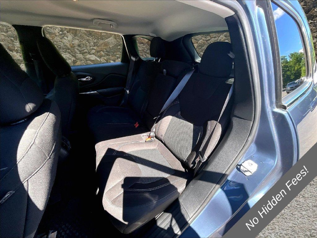 Used 2019 Jeep Cherokee Latitude w/ Cold Weather Group AWD/4WD image 24