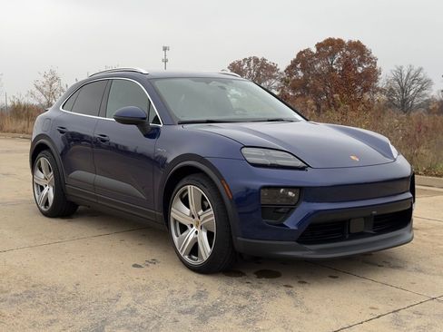Used 2024 Porsche Macan 4 Electric AWD/4WD image 15