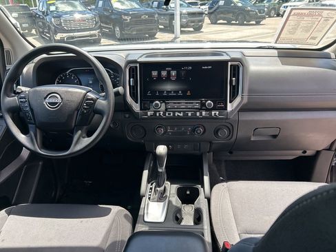 Certified 2025 Nissan Frontier SV RWD image 12