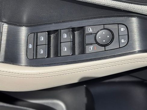 Used 2023 Nissan Rogue SV FWD image 16