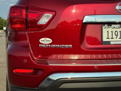 Used 2018 Nissan Pathfinder Platinum AWD/4WD image 5