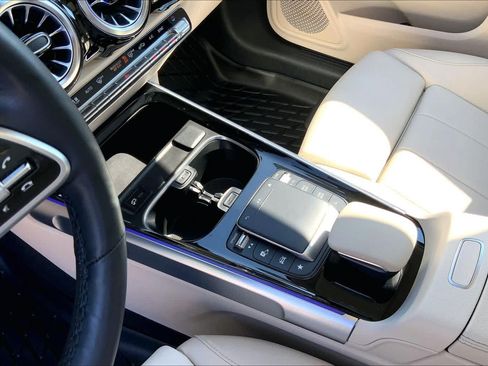Certified 2022 Mercedes-Benz GLB 250 4MATIC image 17