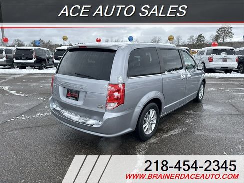 Used 2019 Dodge Grand Caravan SXT image 4