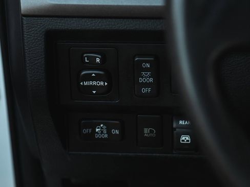Used 2018 Toyota Tundra SR5 image 19