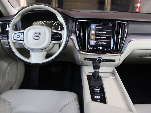 Used 2020 Volvo S60 T6 Momentum AWD/4WD image 13
