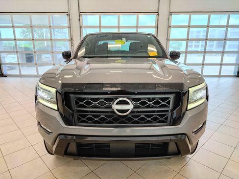 Used 2023 Nissan Frontier SV w/ Midnight Edition Package AWD/4WD image 8