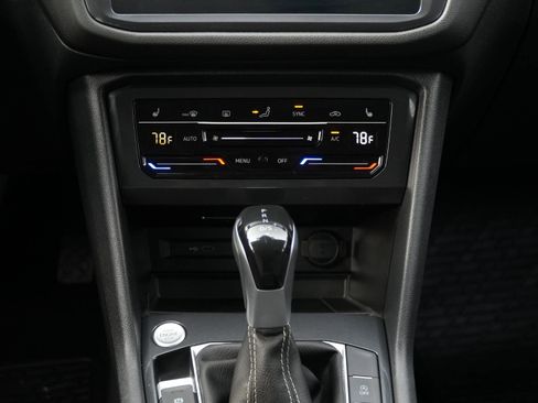 Used 2024 Volkswagen Tiguan SE image 26