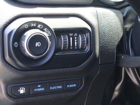 Used 2022 Jeep Wrangler Unlimited Rubicon 4xe AWD/4WD image 20