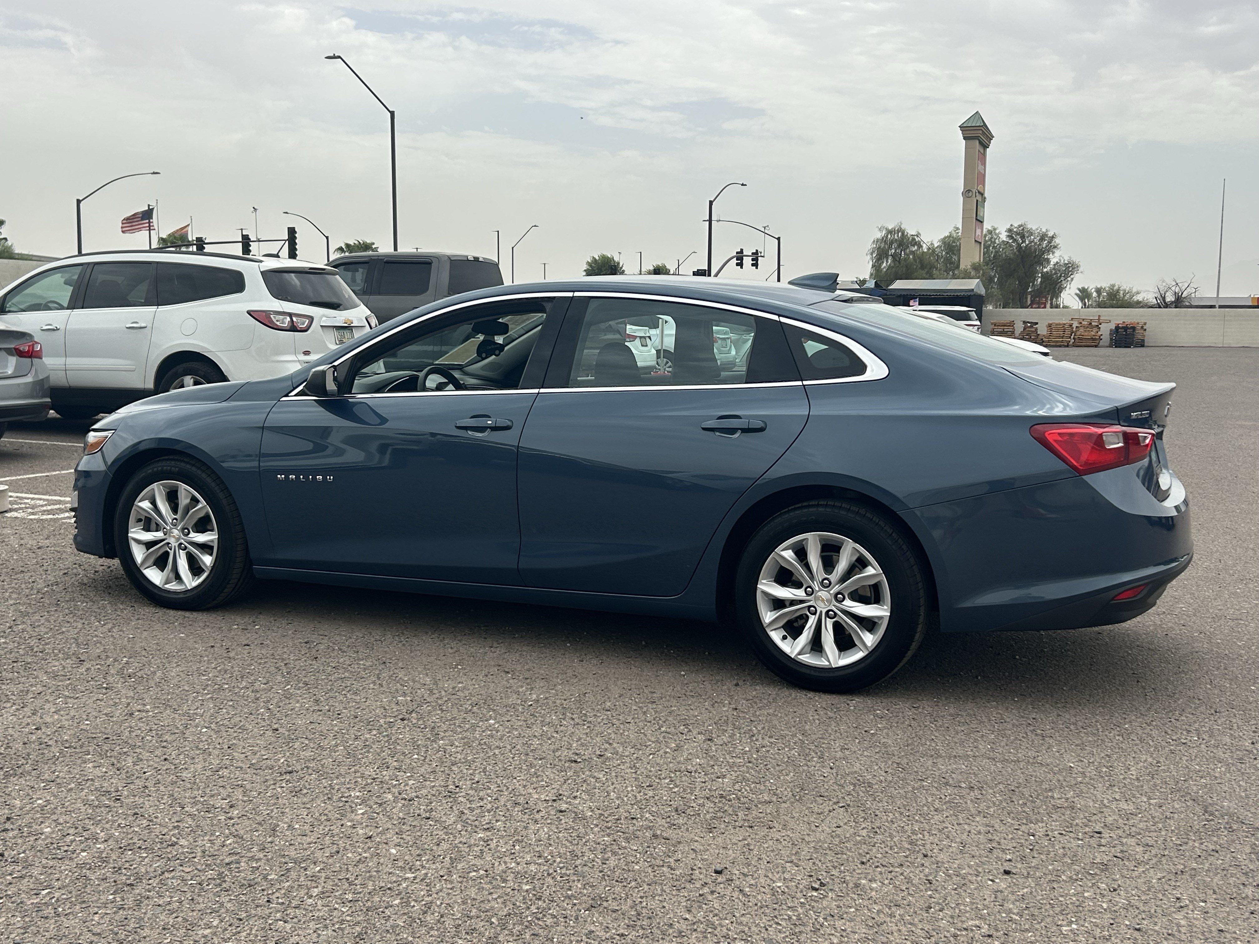 Used 2024 Chevrolet Malibu LT FWD image 3