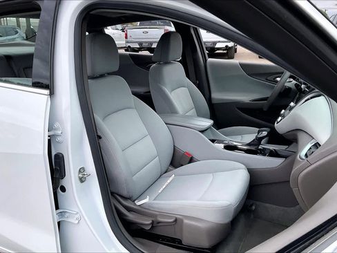 Used 2024 Chevrolet Malibu LT FWD image 9