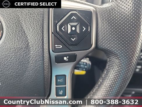 Used 2018 Toyota Tacoma SR5 AWD/4WD image 17