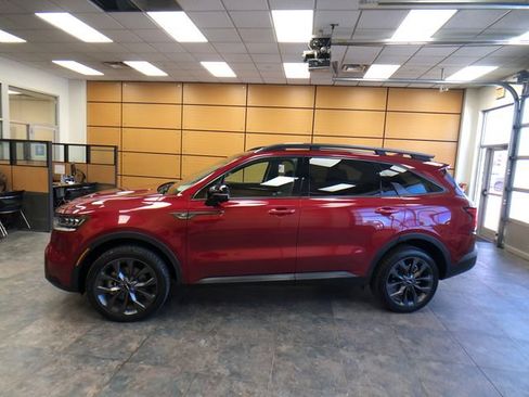 Used 2023 Kia Sorento AWD image 4