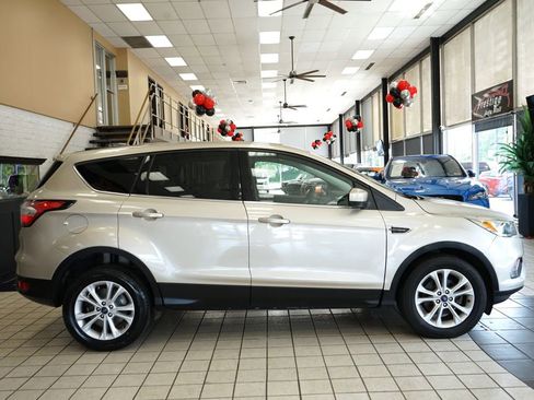 Used 2017 Ford Escape SE FWD image 17