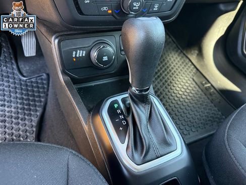 Used 2023 Jeep Renegade Latitude AWD/4WD image 24