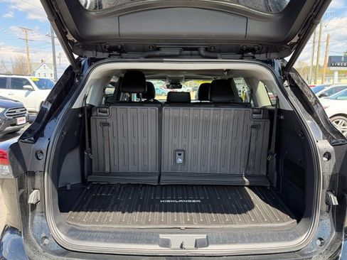 Used 2023 Toyota Highlander XLE AWD/4WD image 32