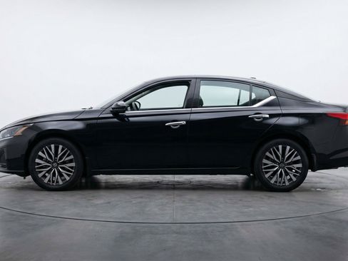 Used 2025 Nissan Altima 2.5 SV FWD image 5