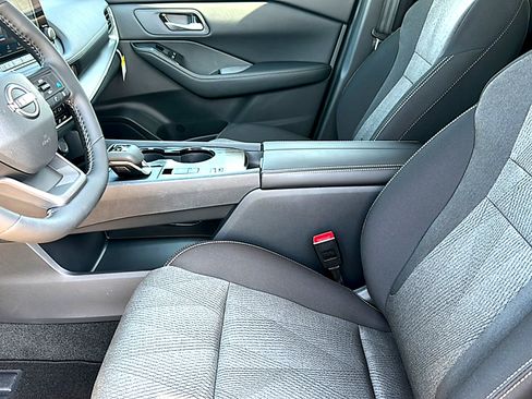 New 2026 Nissan Rogue SV FWD image 8