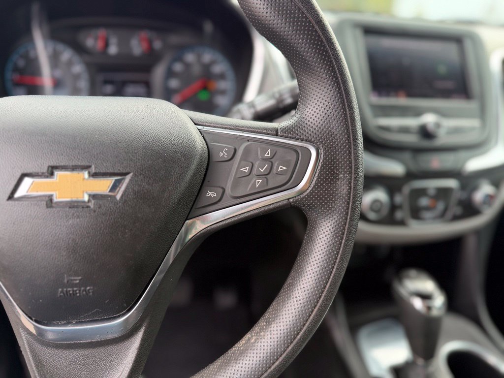 Used 2021 Chevrolet Equinox LS FWD image 25