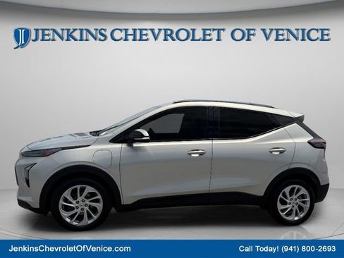 Used 2023 Chevrolet Bolt EUV LT w/ Driver Confidence Package FWD image 9