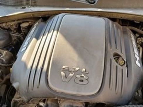 Used 2013 Chrysler 300 C image 3