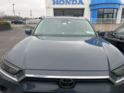 Used 2024 Toyota Grand Highlander XLE image 2