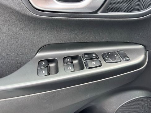 Used 2023 Hyundai Kona SE FWD image 17