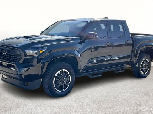 Used 2025 Toyota Tacoma TRD Sport w/ TRD Sport Upgrade Package image 15