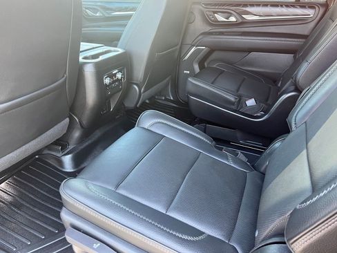 Used 2023 GMC Yukon XL Denali AWD/4WD image 14