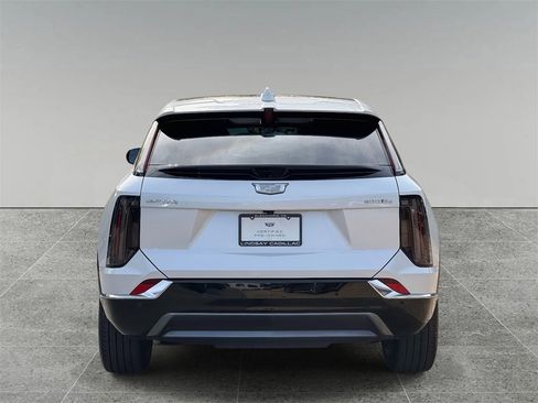 Certified 2025 Cadillac Optiq Luxury 2 w/ LPO, Floor Liner Package image 11