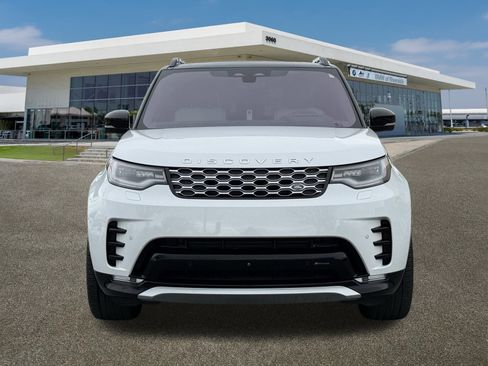 Used 2023 Land Rover Discovery Metropolitan Edition image 3