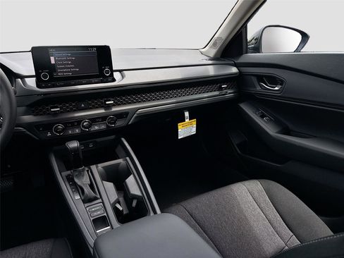 Certified 2025 Honda Accord SE image 27
