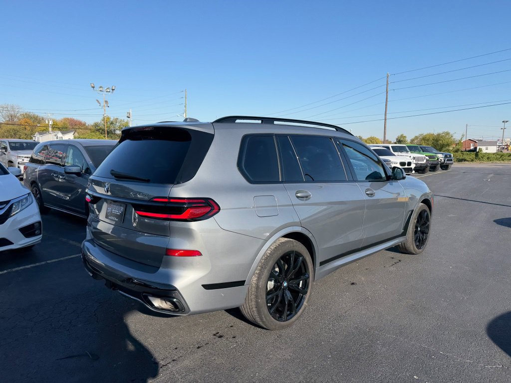 Used 2024 BMW X7 xDrive40i w/ Executive Package AWD/4WD image 3