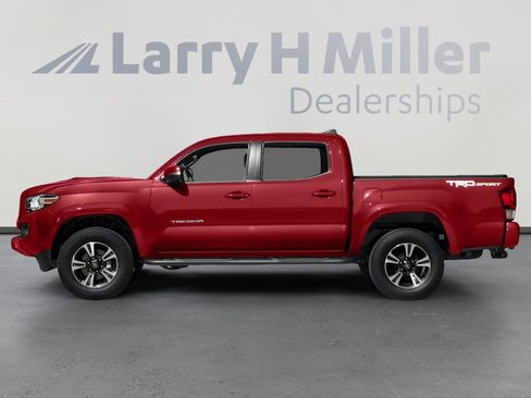 Used 2017 Toyota Tacoma TRD Sport w/ Premium & Technology Package AWD/4WD image 3