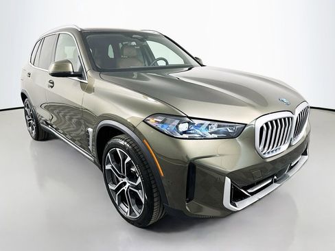 New 2026 BMW X5 xDrive50e image 3