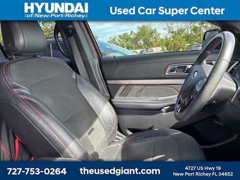 Used 2018 Ford Explorer XLT w/ Equipment Group 202A image 8