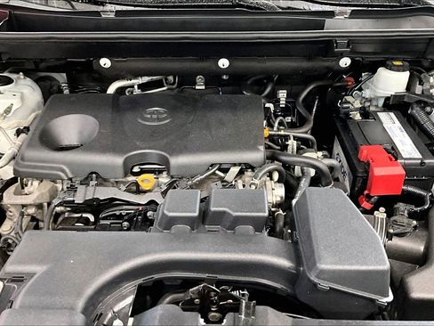 Used 2022 Toyota RAV4 XLE AWD/4WD image 10