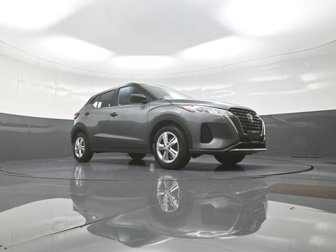 Used 2024 Nissan Kicks S FWD image 9