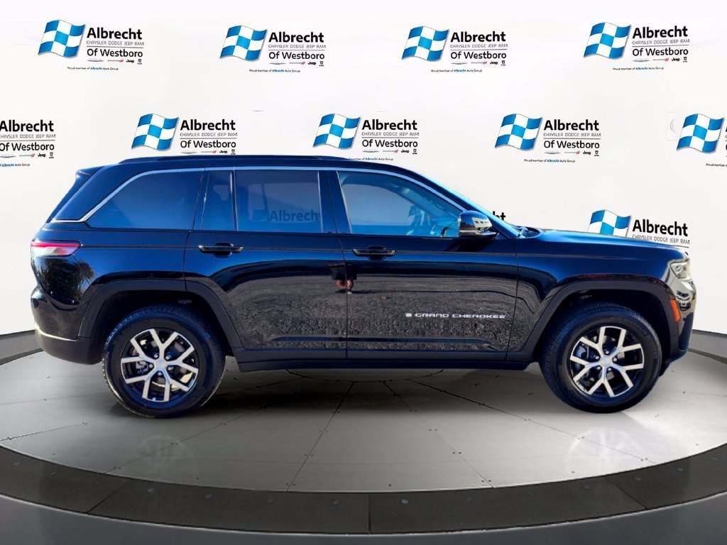 Used 2026 Jeep Grand Cherokee Limited AWD/4WD image 6