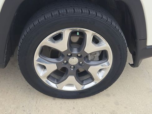 Used 2018 Jeep Compass Limited w/ Navigation Group AWD/4WD image 32
